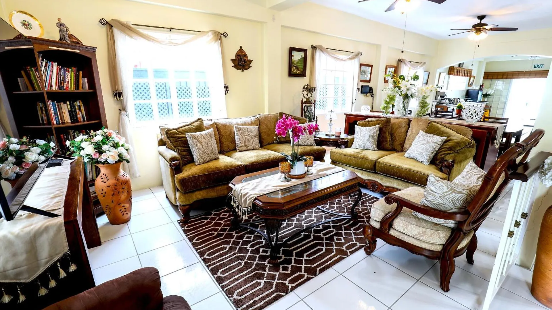 Airport Inn Piarco Bed & Breakfast